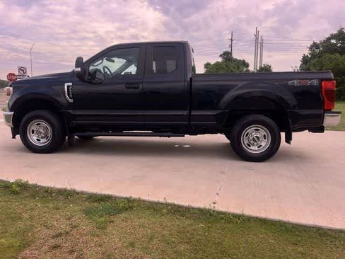 Used 2022 Ford F250 XL w/ Power Equipment Group image 4