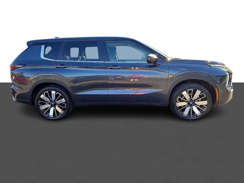 New 2025 Mitsubishi Outlander SE image 3