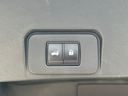 Used 2021 Nissan Rogue Platinum image 16