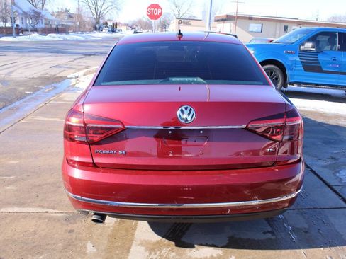 Used 2018 Volkswagen Passat 2.0T SE w/ SE Lighting Package image 4