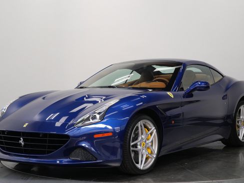 Used 2017 Ferrari California T RWD image 5