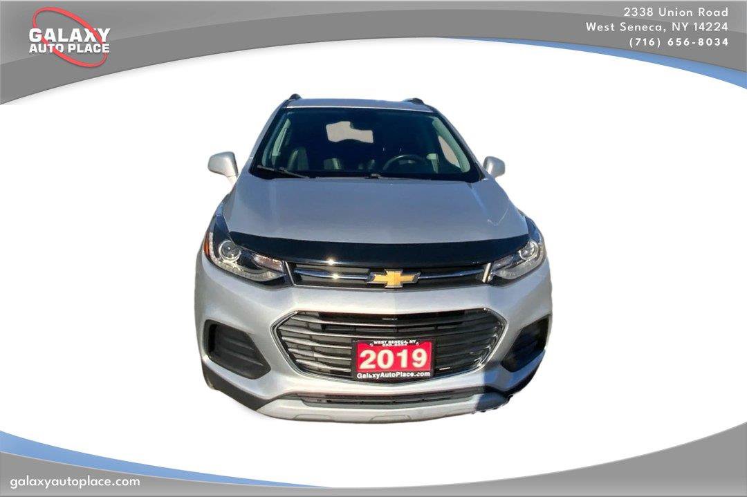 Used 2019 Chevrolet Trax LT w/ LT Convenience Package AWD/4WD image 3