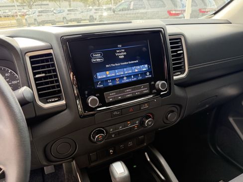 Used 2024 Nissan Frontier SV w/ Technology Package image 20