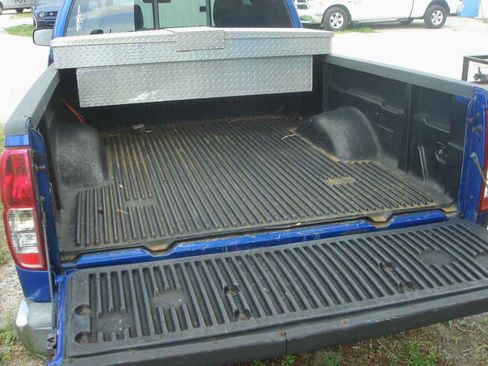 Used 2013 Nissan Frontier SV image 5