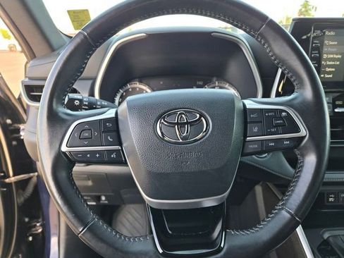 Used 2022 Toyota Highlander XSE AWD/4WD image 23
