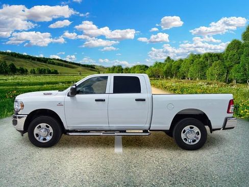 Used 2024 RAM 3500 Tradesman w/ Chrome Appearance Group AWD/4WD image 3