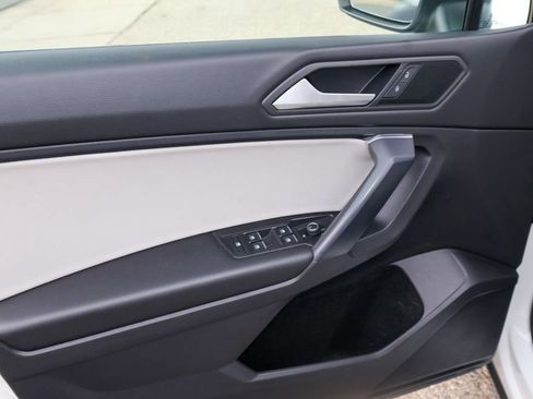 Used 2021 Volkswagen Tiguan SE w/ Panoramic Sunroof Package image 14