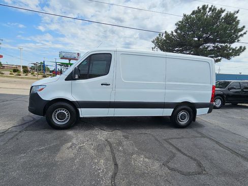 Used 2021 Mercedes-Benz Sprinter 2500 image 4