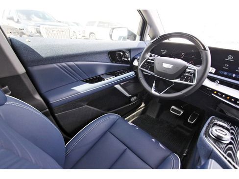 New 2026 Cadillac Optiq Sport 2 w/ LPO, ONYX Package AWD/4WD image 8