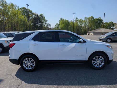 Used 2020 Chevrolet Equinox LT w/ Driver Convenience Package image 4
