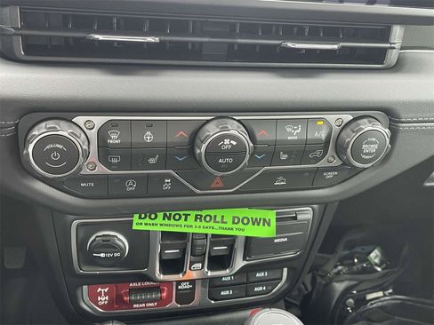 New 2025 Jeep Gladiator Mojave w/ Convenience Group image 20