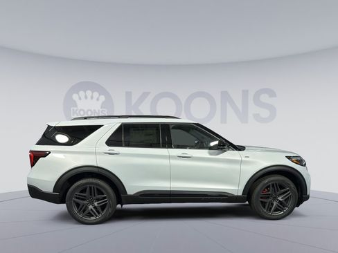 New 2026 Ford Explorer ST-Line w/ ST-Line Street Pack AWD/4WD image 8