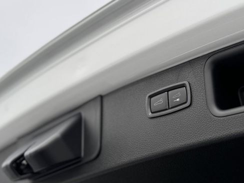 New 2026 Porsche Macan image 36