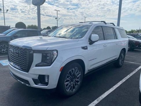 Used 2023 GMC Yukon XL Denali Ultimate AWD/4WD image 2
