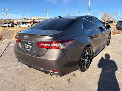 Used 2019 Toyota Camry SE image 7