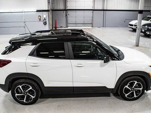 Used 2023 Chevrolet TrailBlazer RS w/ Sun and Liftgate Package image 5