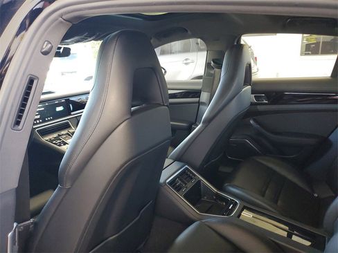 Used 2018 Porsche Panamera 4 image 12