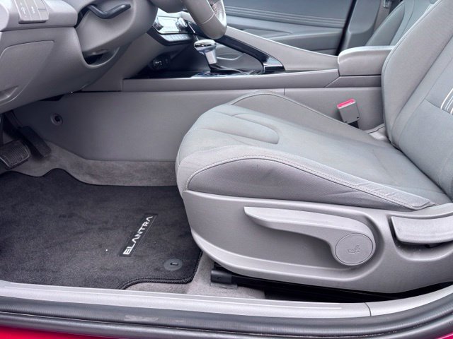 Used 2025 Hyundai Elantra SEL FWD image 15