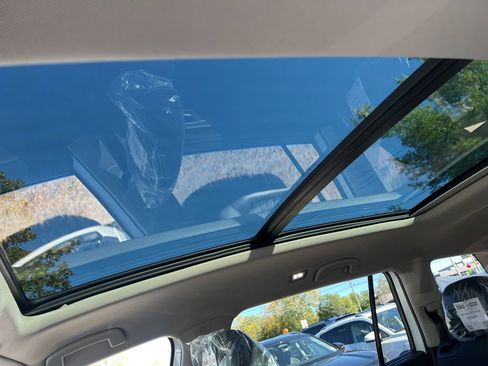 New 2026 Volkswagen Atlas SE image 17