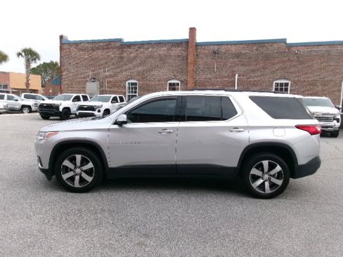 Used 2019 Chevrolet Traverse LT w/ LT Premium Package image 6