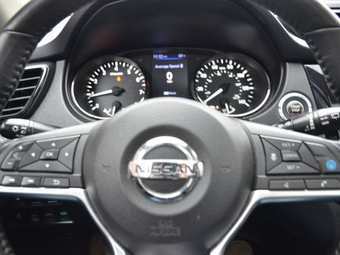 Used 2019 Nissan Rogue SV w/ Sun & Sound Touring Package image 8