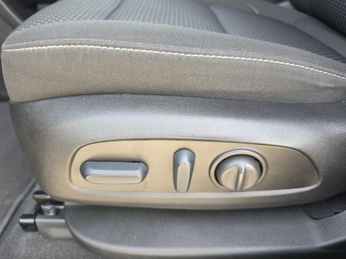 Used 2023 GMC Acadia SLE w/ Driver Convenience Package FWD image 10