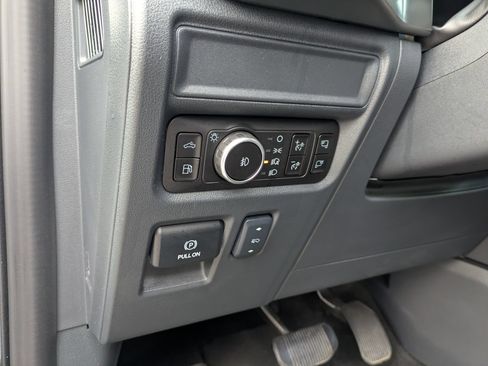 Certified 2025 Ford F150 Platinum w/ Equipment Group 702A High AWD/4WD image 17