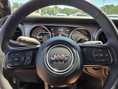 Used 2023 Jeep Gladiator Sport AWD/4WD image 22