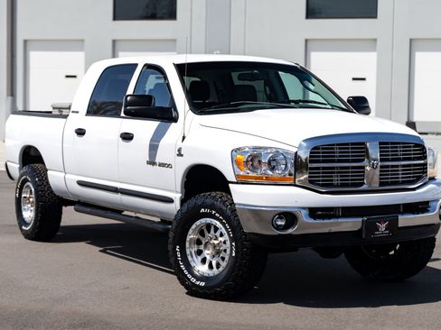 Used 2006 Dodge Ram 2500 Truck SLT w/ Light Group image 1