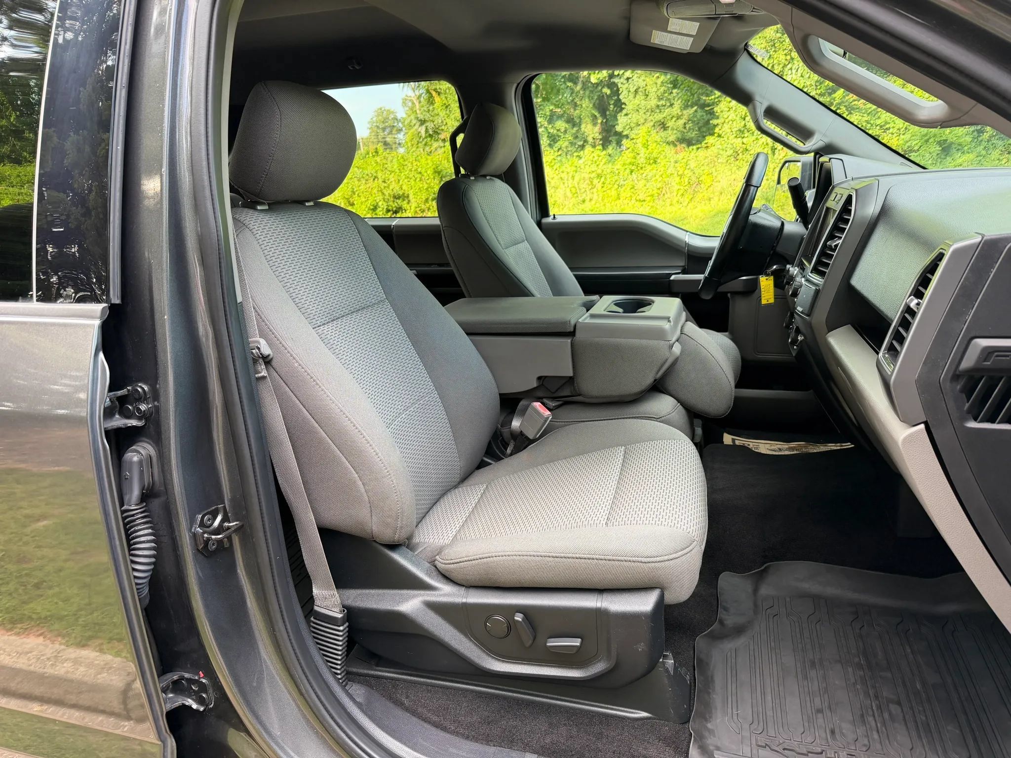 Used 2019 Ford F150 XLT w/ Equipment Group 302A Luxury AWD/4WD image 6