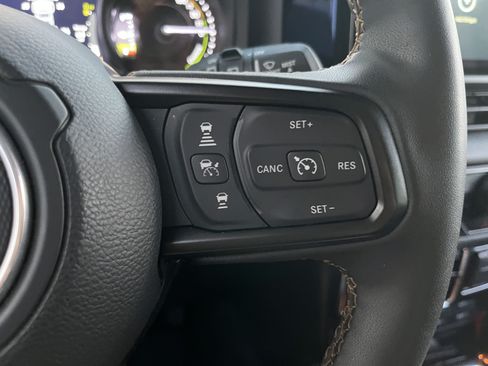 Used 2024 Jeep Wrangler Unlimited w/ Convenience Group AWD/4WD image 22