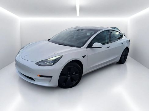 Used 2023 Tesla Model 3 Standard Range RWD image 2