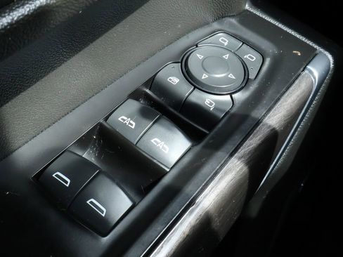 Used 2019 Chevrolet Silverado 1500 LTZ AWD/4WD image 17