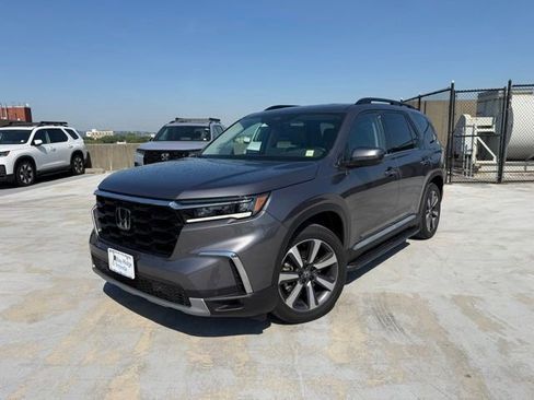 Certified 2023 Honda Pilot Touring image 1