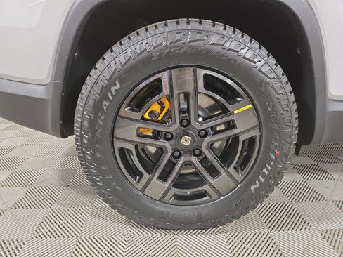 Used 2024 Rivian R1S Adventure AWD/4WD image 12