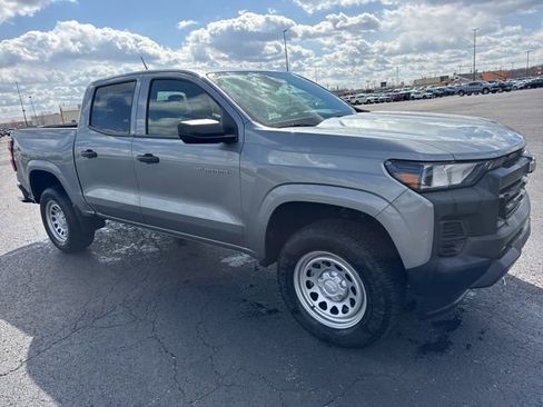 Used 2024 Chevrolet Colorado W/T image 3