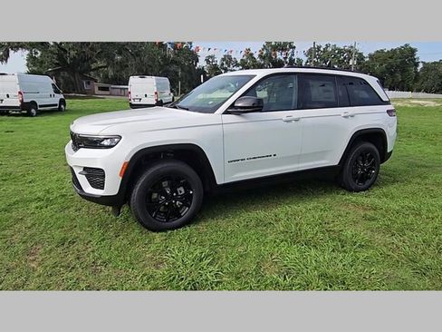 New 2025 Jeep Grand Cherokee Altitude image 35