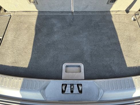 Used 2022 Ford Explorer XLT w/ Equipment Group 202A image 11