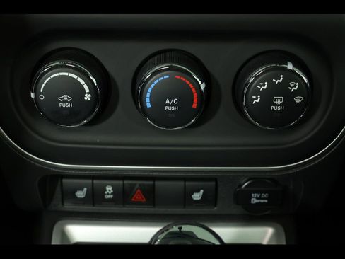Used 2014 Jeep Compass Latitude FWD image 9