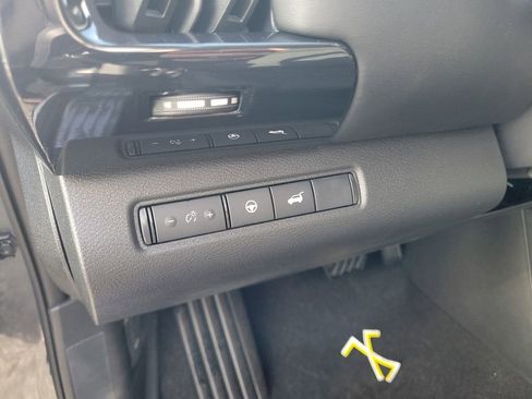 New 2025 Nissan Pathfinder SV w/ SV Premium Package image 17