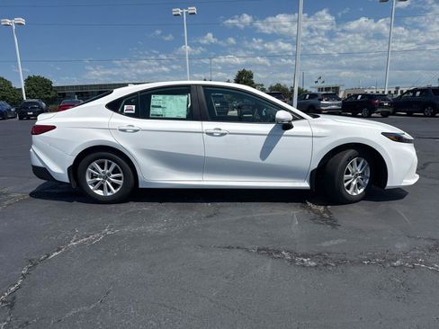 Used 2026 Toyota Camry LE w/ Convenience Package FWD image 10