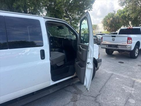 Used 2020 Chevrolet Express 3500 LT w/ LT Preferred Equipment Group RWD image 11