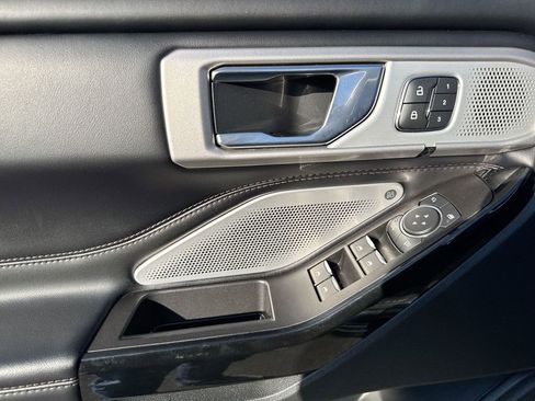 Used 2022 Ford Explorer Platinum w/ Technology Package AWD/4WD image 22