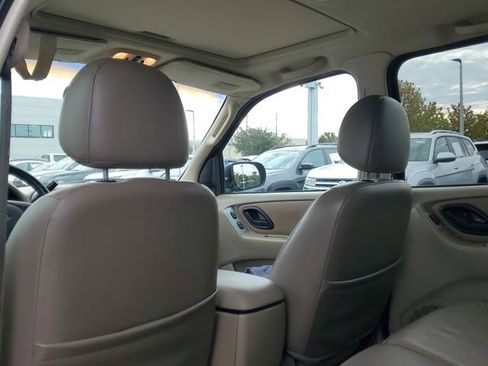 Used 2003 Ford Escape XLT image 10