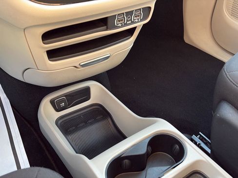 Used 2023 Chrysler Voyager LX image 22