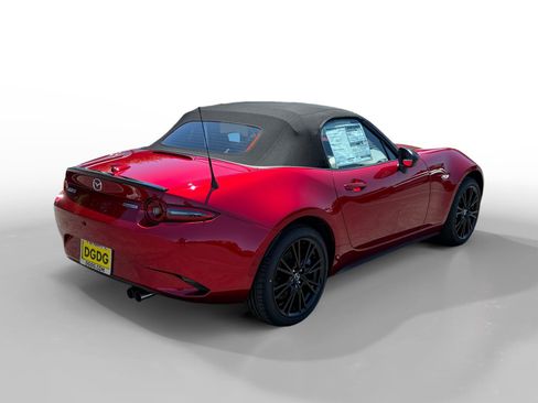 New 2026 MAZDA MX-5 Miata Club w/ Interior Package RWD image 5