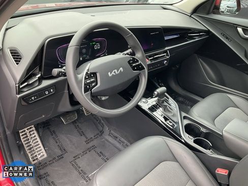 Used 2024 Kia Niro EX Touring image 6
