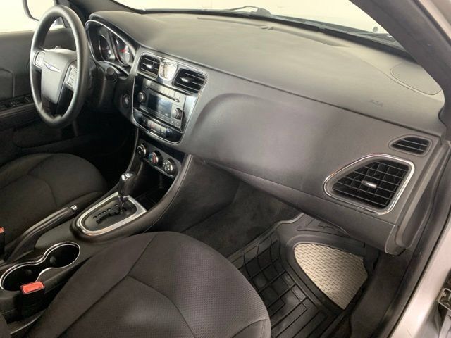Used 2013 Chrysler 200 LX FWD image 5