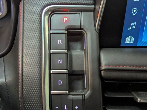 Used 2022 Chevrolet Suburban RST w/ Sport Performance Package image 26