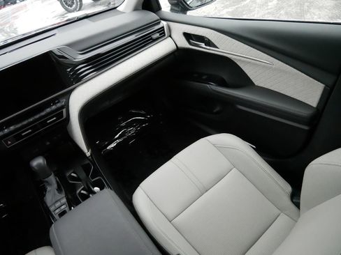 Used 2025 Toyota Camry XLE image 11